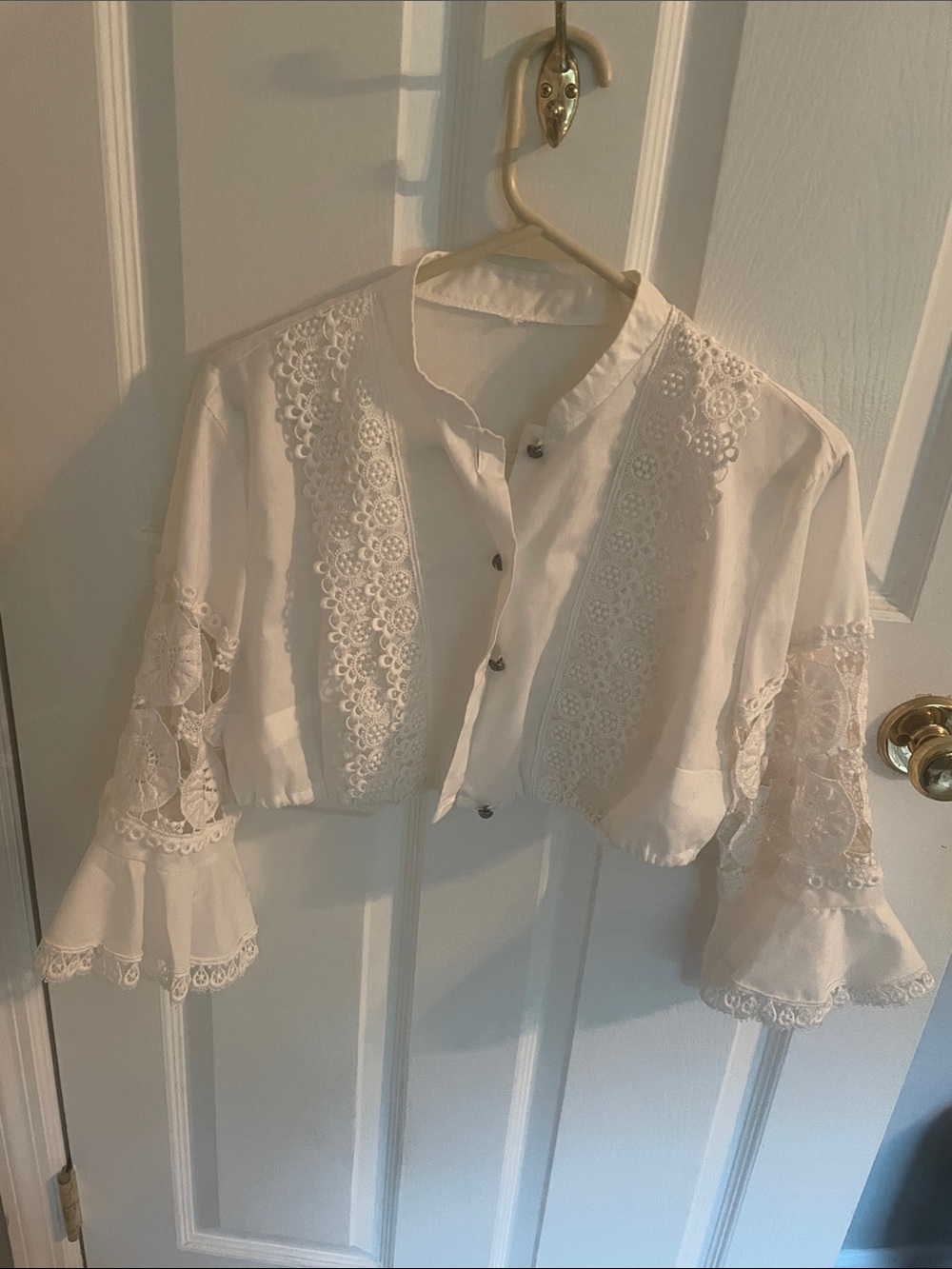 Vintage 70’s White Lace Crochet Bell Sleeve Button-Front Women's Crop Top